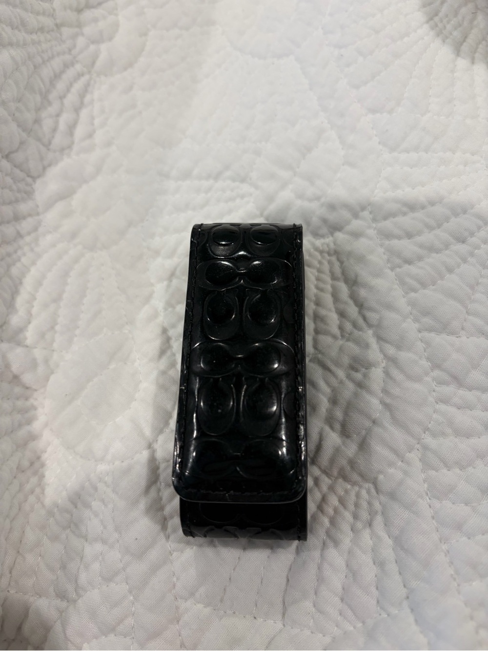 Womwn Black Embossed lipstick holder